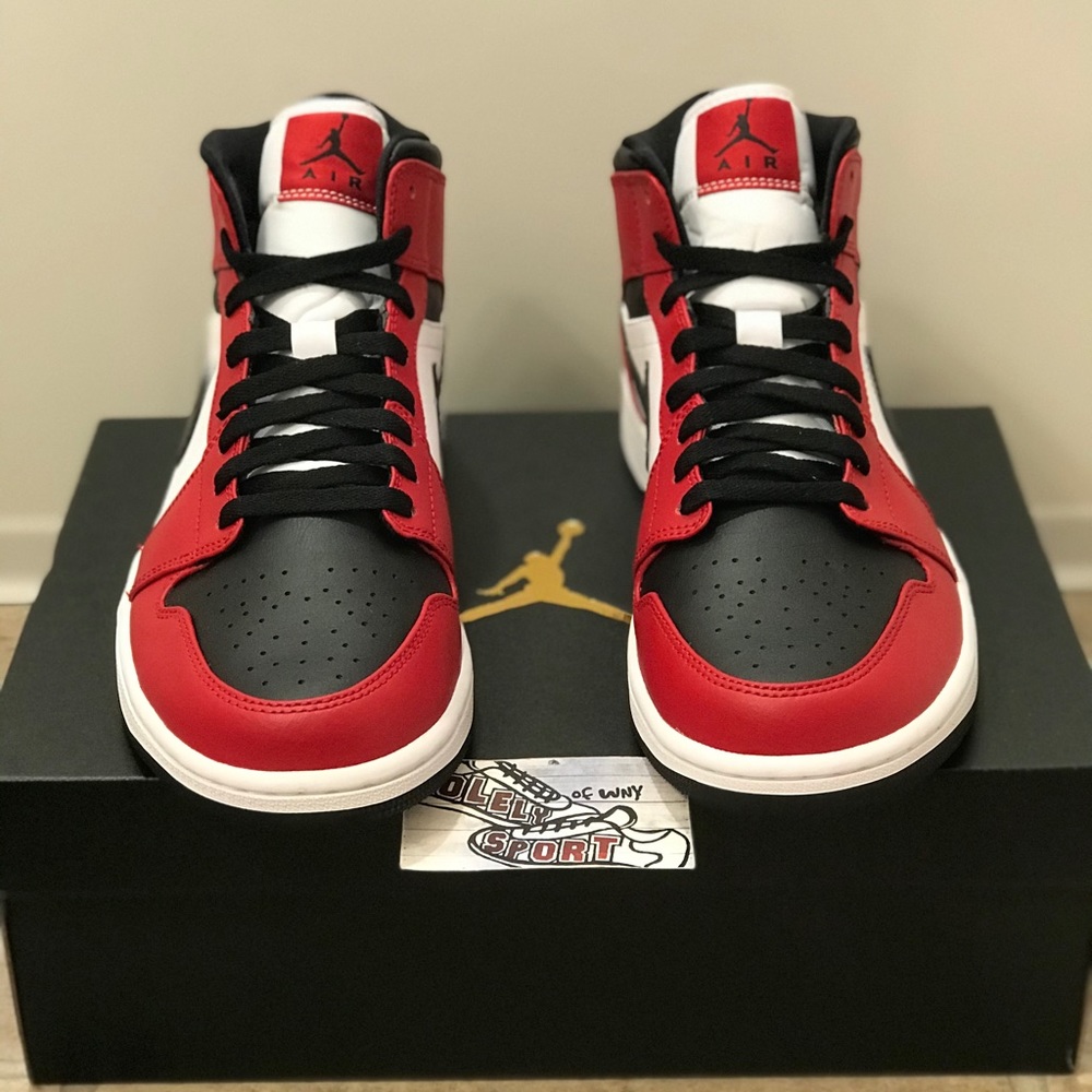 NEW Nike Air Jordan 1 Retro Mid Chicago Black Toe - Picture 5 of 8